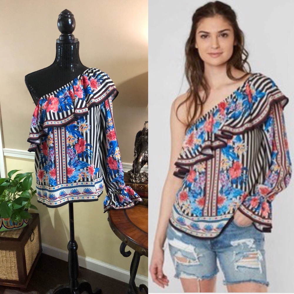 NWOT Flying Tomato top